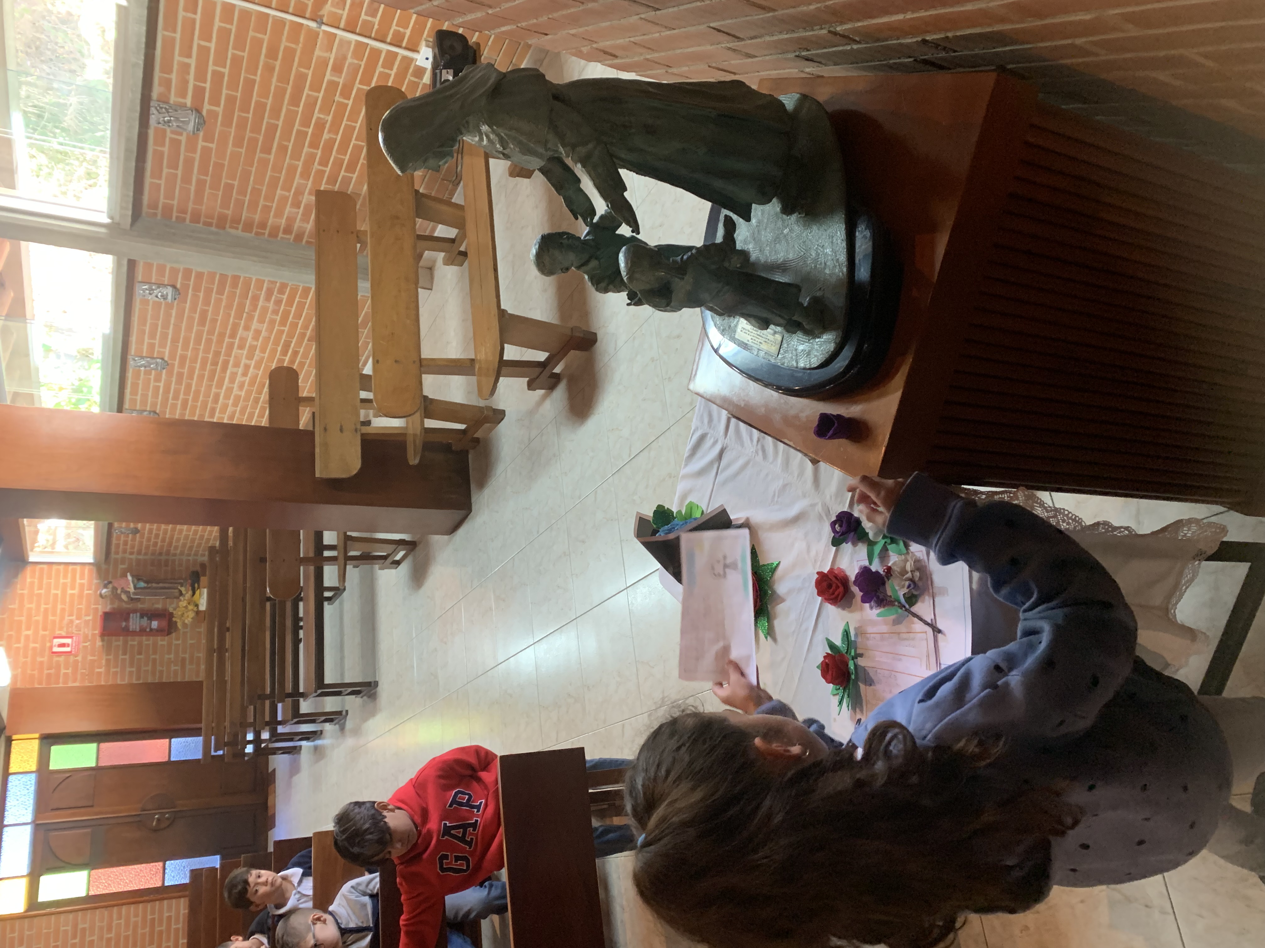 Una flor y un poema para Madre Trinidad