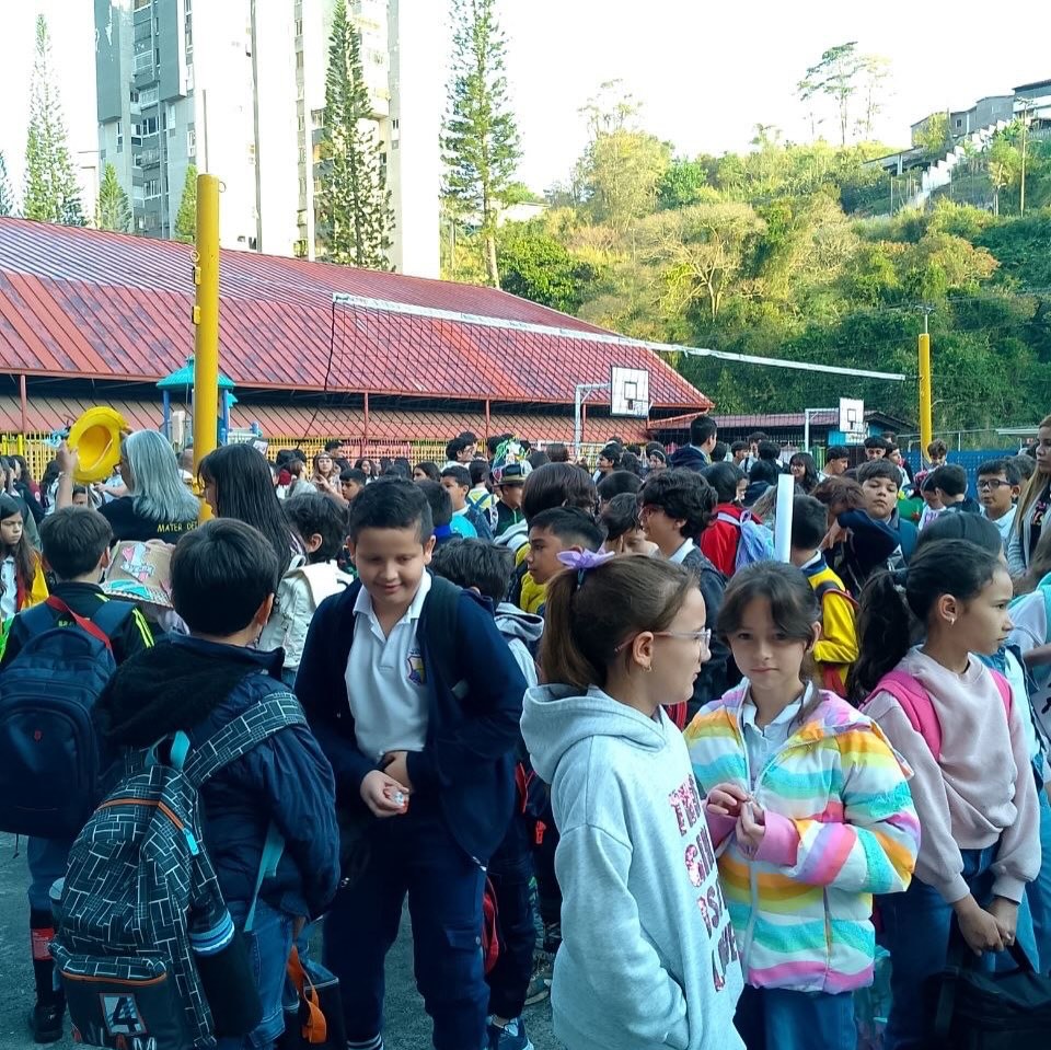 Un Legado de Fe y Amor: La Promoción 44 devela imagen de Madre Trinidad