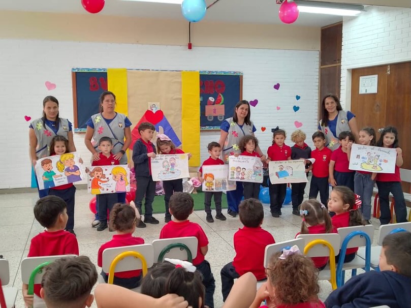 “Jesús, en Ti confío” ❤️ Una frase sencilla que hoy resuena con fuerza en nuestros pasillos.